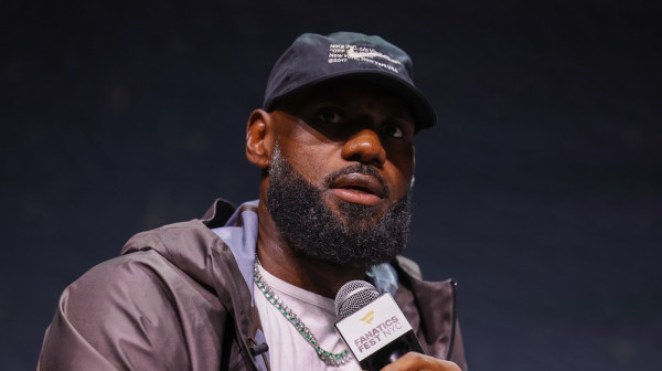 Lebron će igrati za Filadelfiju, ali neće tamo živeti