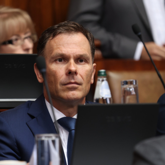 Mali oštro Aleksiću: "Zajedno sa tastom ojadio Trstenik, prosečna plata bila samo 32.000 dinara"