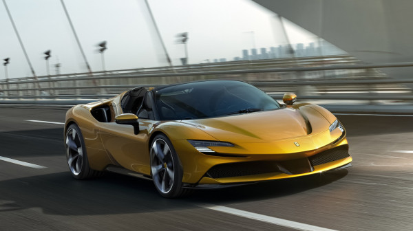 Neverovatne scene iz Australije: Ferrari prepolovljen, vozač prošao bez povreda FOTO/VIDEO