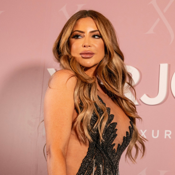Majka je četvoro dece, a seksi izgled joj ne praštaju: "Koje smo lice sad dobili?" FOTO