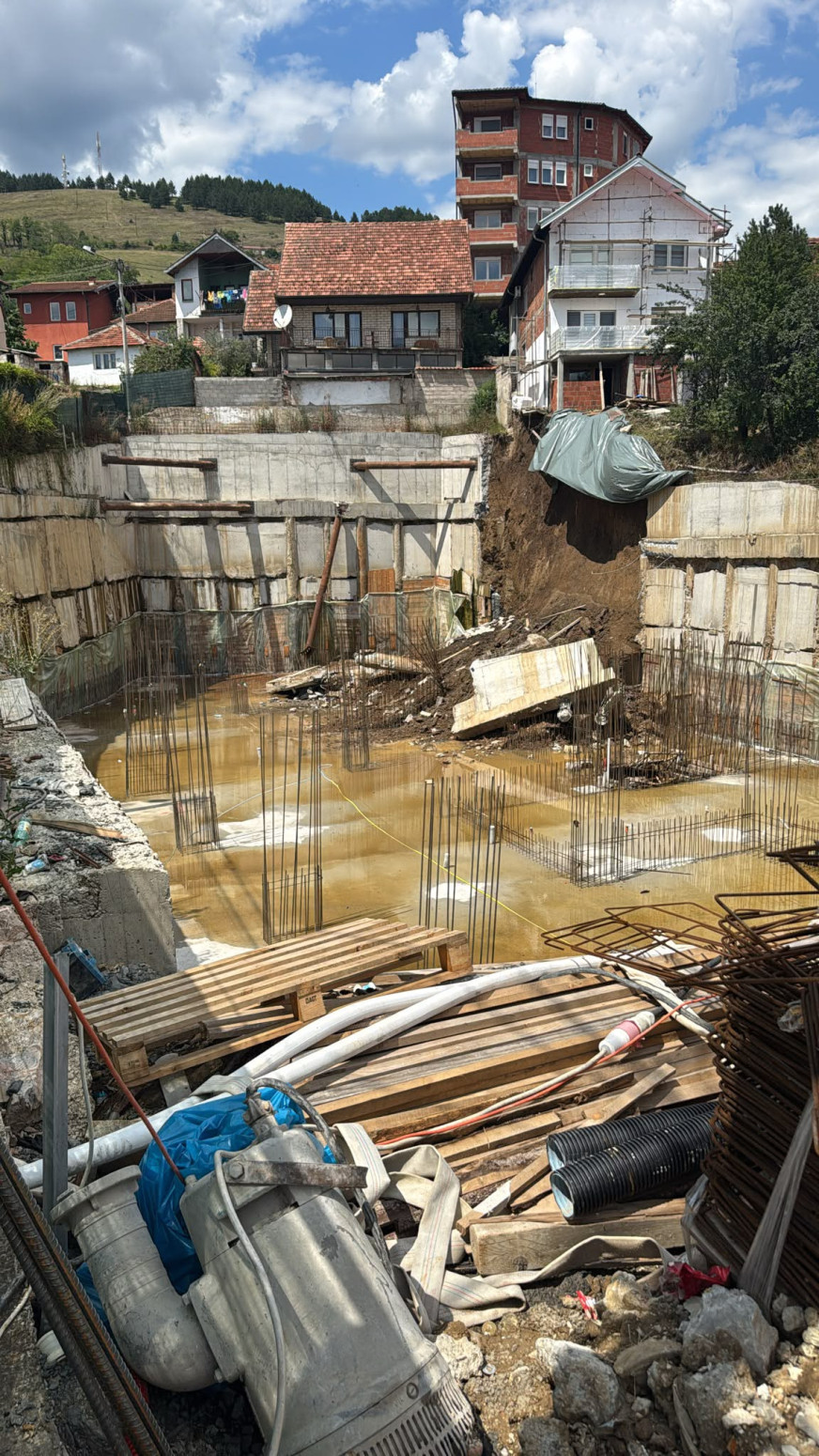 Drama se nastavlja u Novom Pazaru: Još tri kuće nebezbedne za stanovanje, oglasio se investitor
