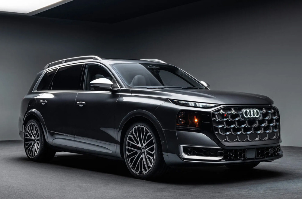 Audi predstavio svoj najveći SUV ikada: Ima stakleni krov veći od kreveta FOTO
