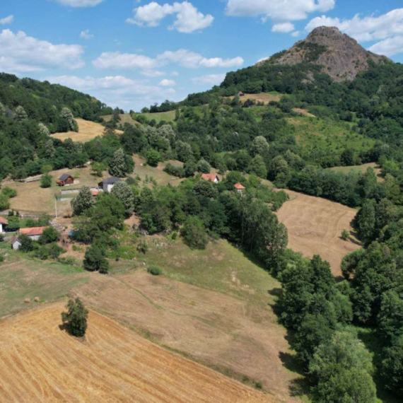 Raj na 800 metara nadmorske visine: Nekadašnji vulkan Ostrvica je danas popularna destinacija u Srbiji FOTO