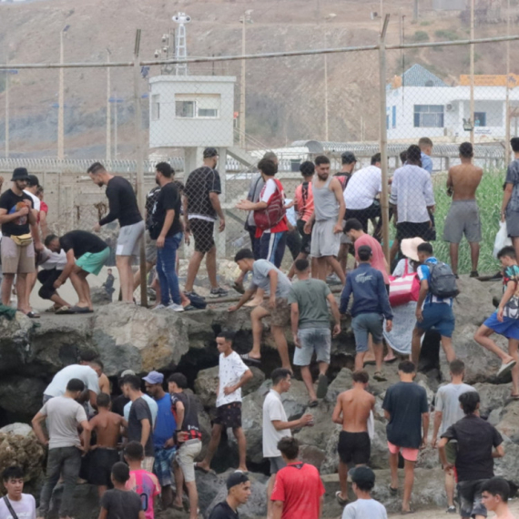 Veliki broj migranata ušao u Seutu; Susedna zemlja pojačava kontrolu FOTO/VIDEO