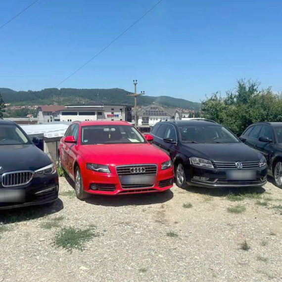 Oduzeta 52 vozila na auto-placevima u Novom Pazaru: Četvorica uhapšena