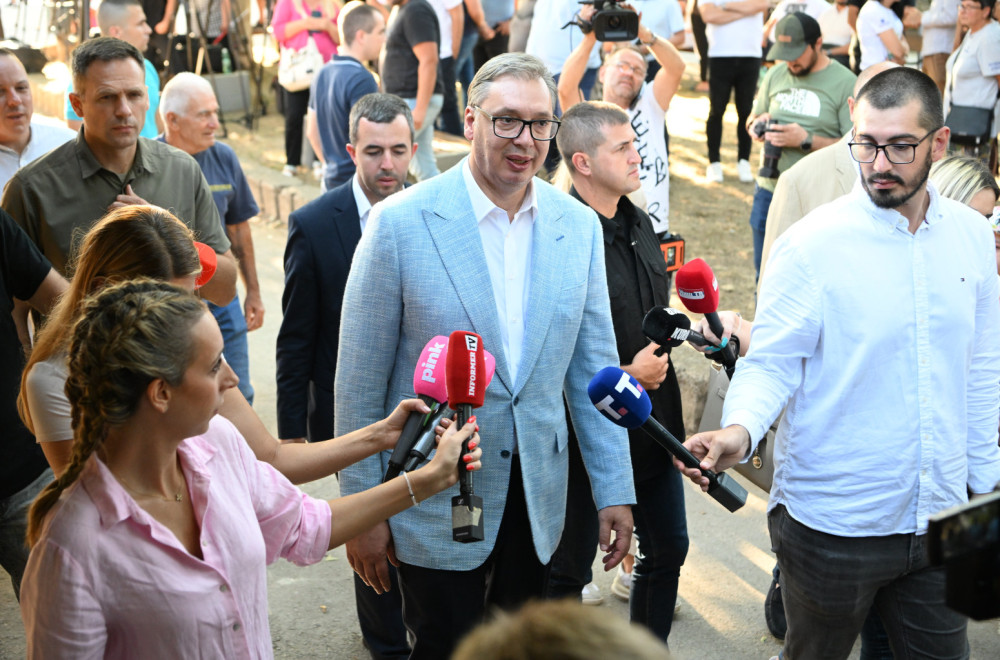 Vučić saopštio neverovatne vesti: "Niže cene lekova od sutra"; "Srbija prva u Evropi po stopi rasta"