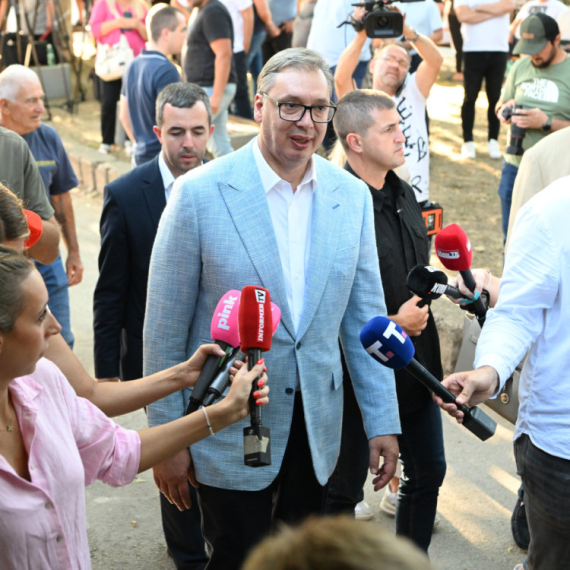 Vučić saopštio neverovatne vesti: "Niže cene lekova od sutra"; "Srbija prva u Evropi po stopi rasta"