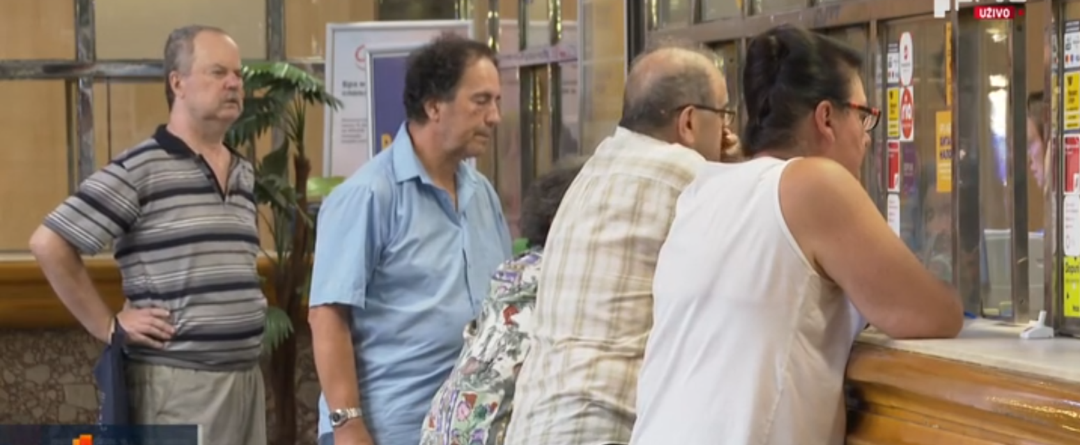 Za dva sata stiglo gotovo 23.000 prijava: Država daje novac za odmor u Srbiji VIDEO
