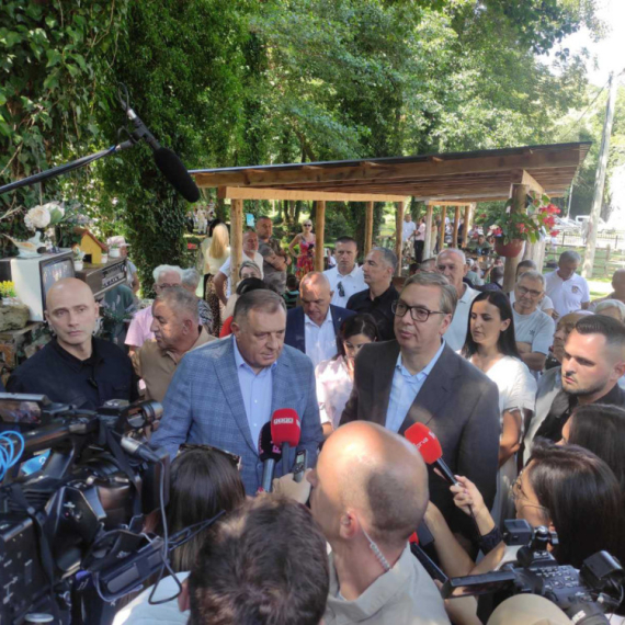 Vučić visits Janjske Otoke and Vodice; First Serbian President to visit the area; "Serbia will help you"