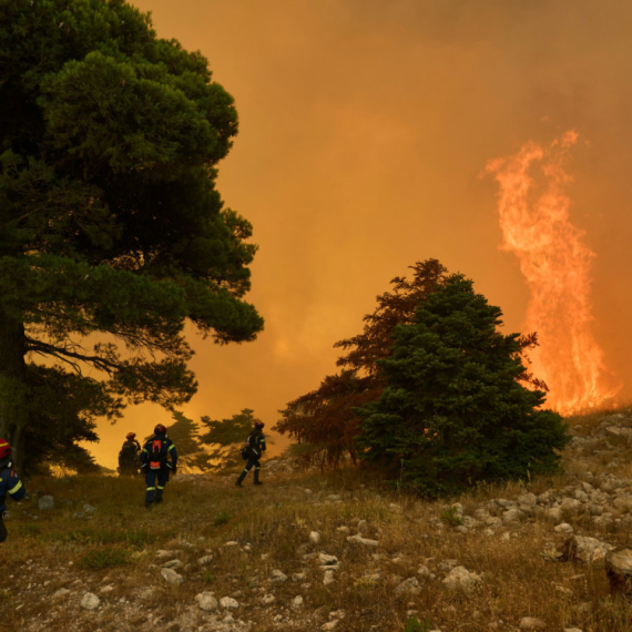 Grčka gori četvrti dan: Vatrena stihija juri ka Atini FOTO/VIDEO