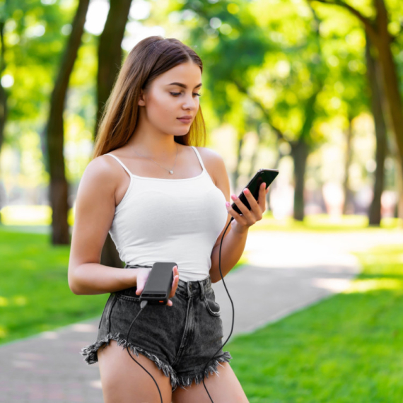 Da li smete da koristite telefon dok se puni? Istina o bateriji koja će vas iznenaditi