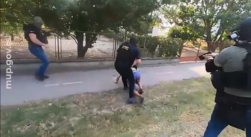 U Beogradu uhapšene tri osobe osumnjičene za teško ubistvo muškarca na Karaburmi