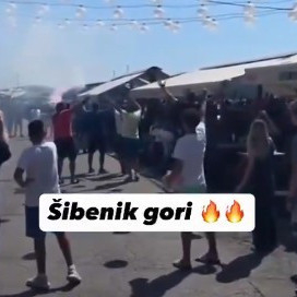 Skandal: Dok Srbi tuguju, u Šibeniku u euforiji iščekuju nastup Tompsona VIDEO