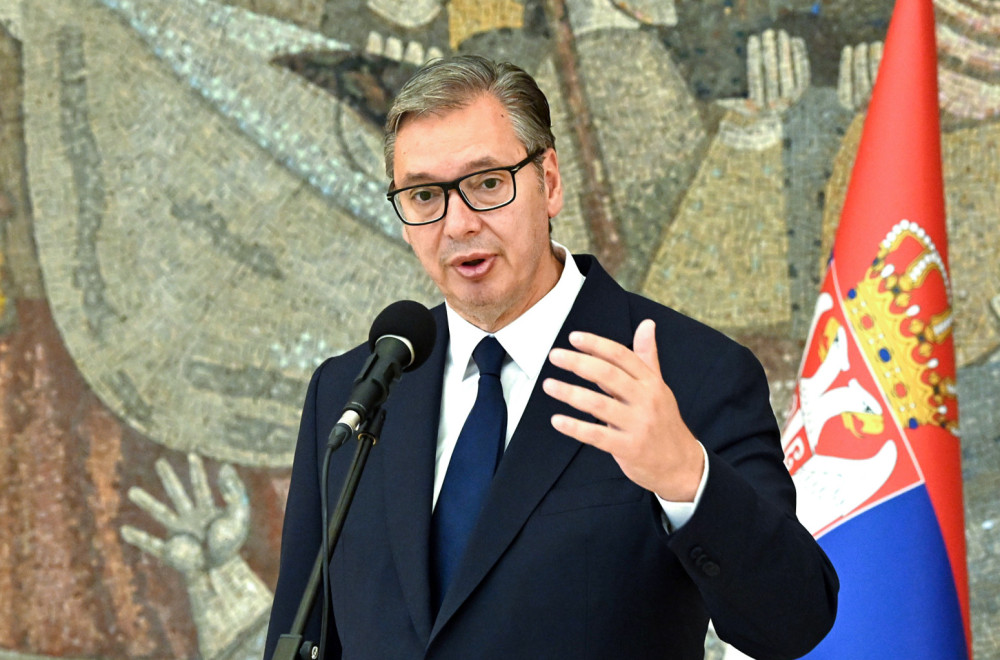 Vučić: "Izbore reaspisujem za koji dan ili nedelju"; "Izvinjavam vam se što ne letujem i što radim svoj posao"
