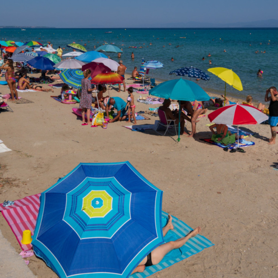 Dronovi patroliraju nad grčkim plažama: Kazne idu do 73.000 evra