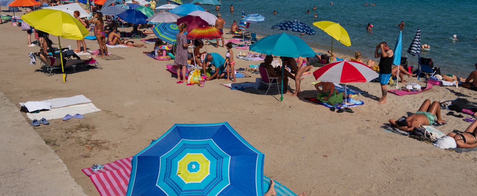 Dronovi patroliraju nad grčkim plažama: Kazne idu do 73.000 evra