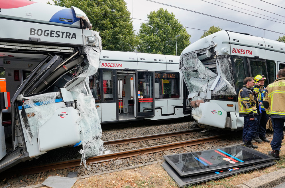 Jeziva nesreća: Dva tramvaja se zakucala, na desetine povređenih FOTO