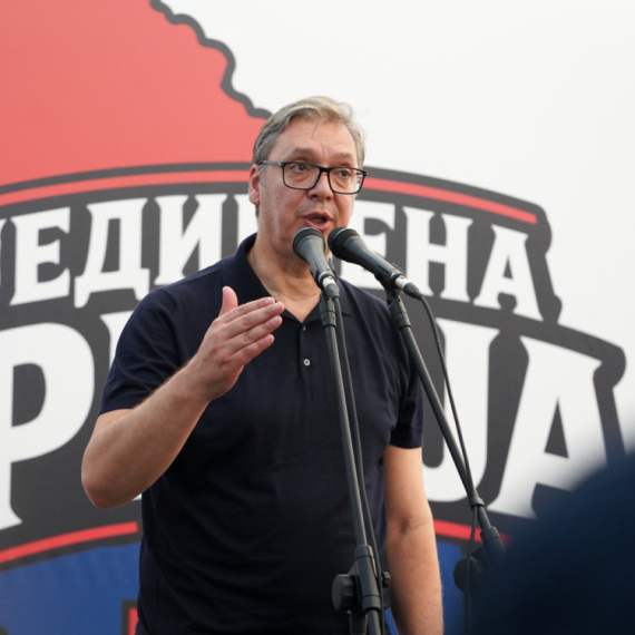 Vučić najavio veća primanja građana: "Penzije će da prate plate"