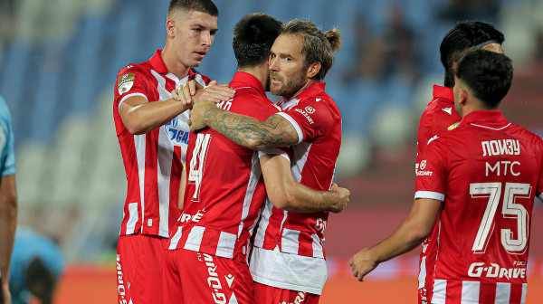 Katai brži od pištaljke – Zvezda vodi na poluvremenu