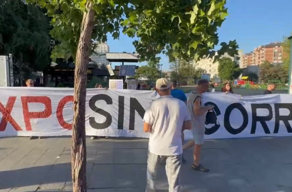 Opet teror manjine; Petoro blokadera ometa "Expo karavan" u Kragujevcu VIDEO