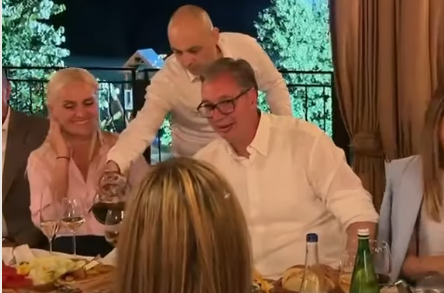 Vučić na Kokinom Brodu: "Ni na Braču, ni na Hvaru, Atini ili Bodrumu – ovde je najbolji provod" VIDEO