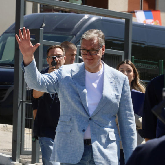Vučić o napadima hrvatskih medija: Nisam pozvao na bojkot ni Hvara ni Brača – stoput mi je lepše sve u Srbiji