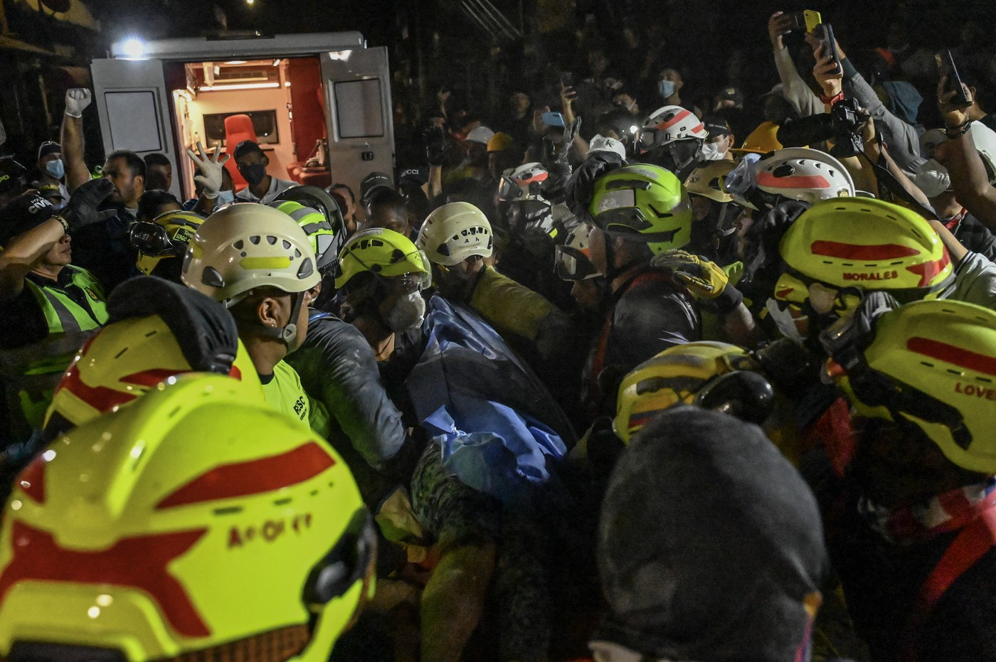 Baby rescued from rubble in Colombia after being trapped beneath concrete slabs PHOTO/VIDEO