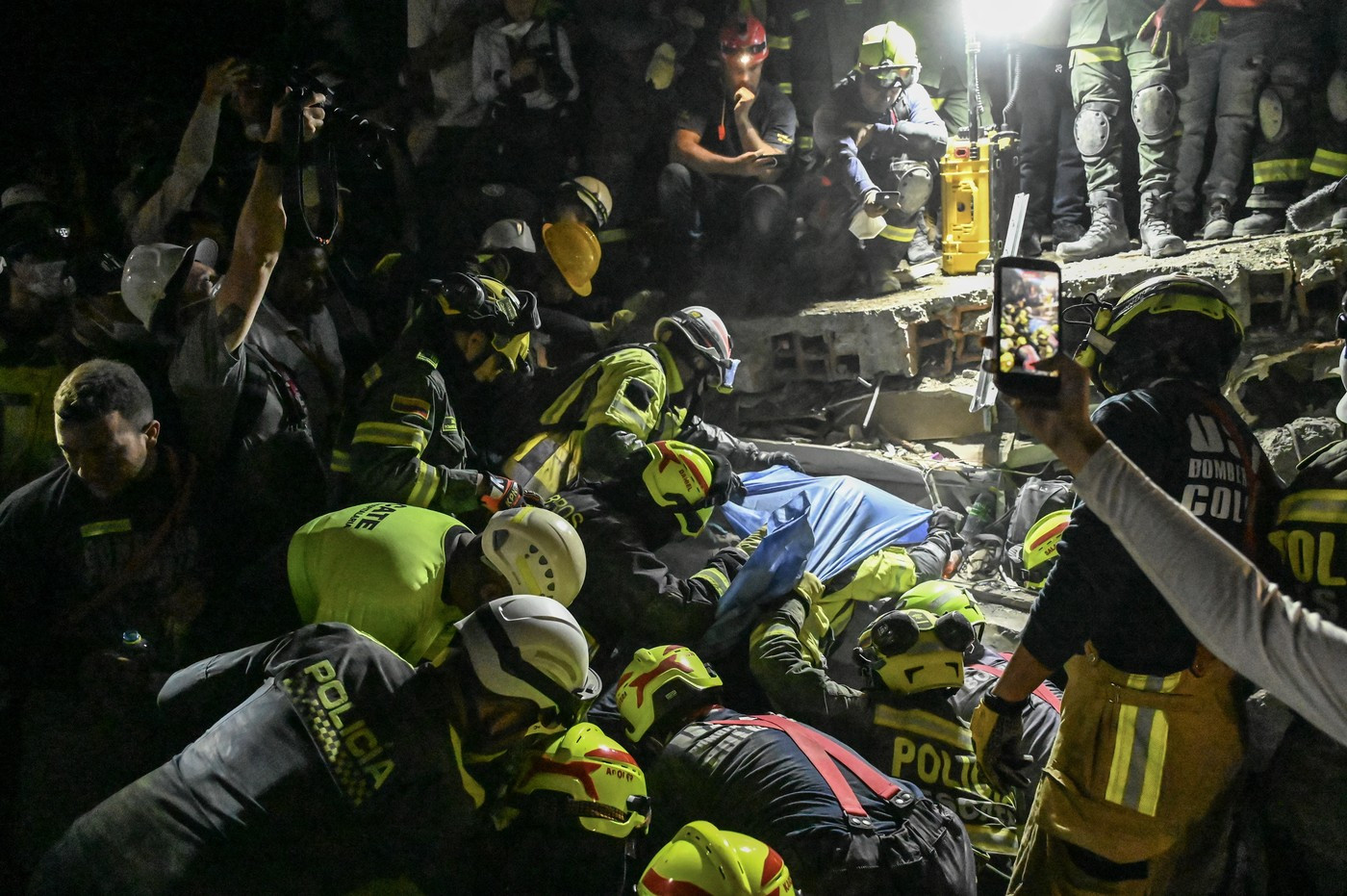 Baby rescued from rubble in Colombia after being trapped beneath concrete slabs PHOTO/VIDEO