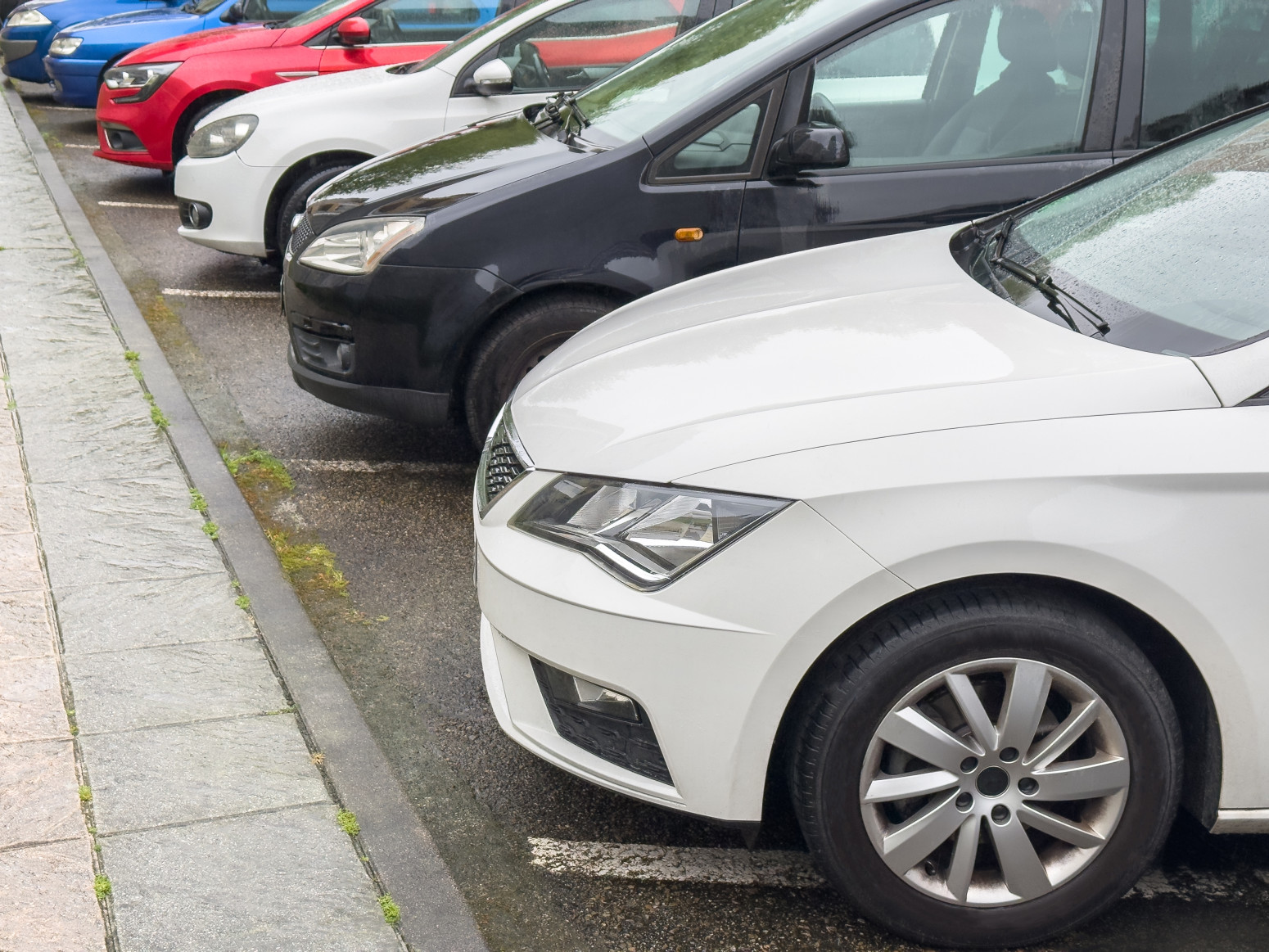 Automobili jeftiniji od 20.000 eura: Sve ih je manje, a pogađajte ko predvodi listu!