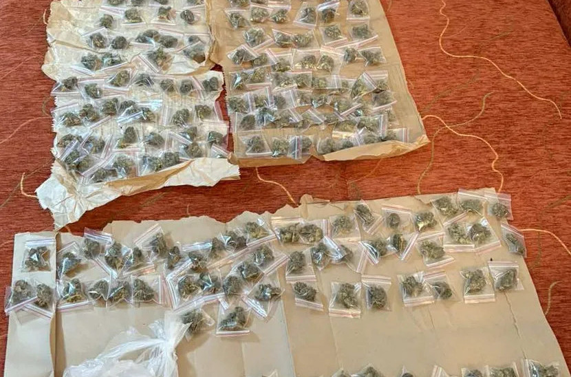 Policija upala u stan na Čukarici: Pronašli 659 paketića i oko tri kilograma droge