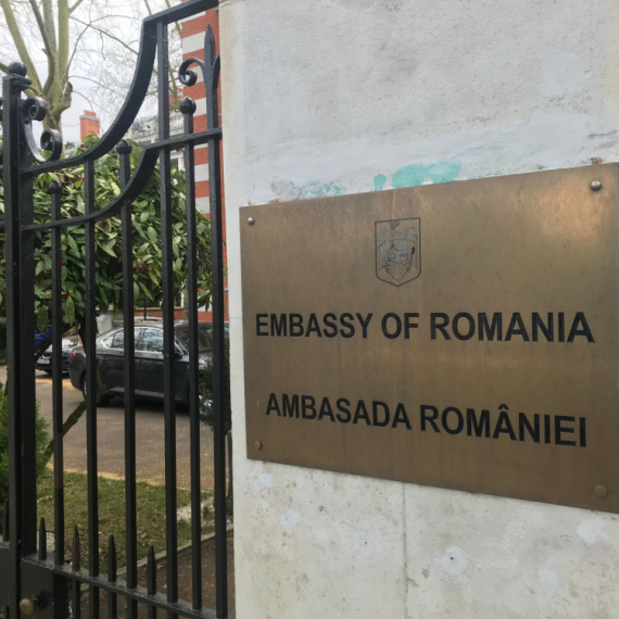 Policija traži svedoke požara ispred rumunske ambasade; Namerno je izazvan?