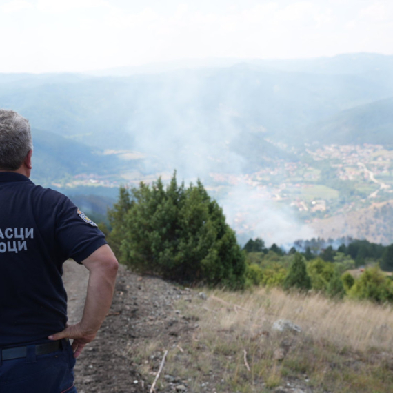 U Srbiji za deset dana oko 1.400 požara; Četiri lokacije posebno problematične, vetar otežava gašenje VIDEO