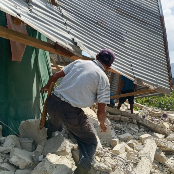 Raste broj mrtvih u razornom zemljotresu; Šteta je ogromna, 2.000 ljudi evakuisano FOTO/VIDEO