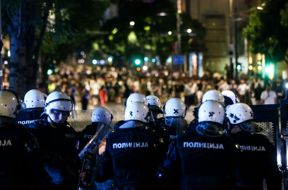 Brutalna blokaderska kampanja: Povređeno oko 260 policajaca; "Gađali su ih motkama i šipkama" VIDEO