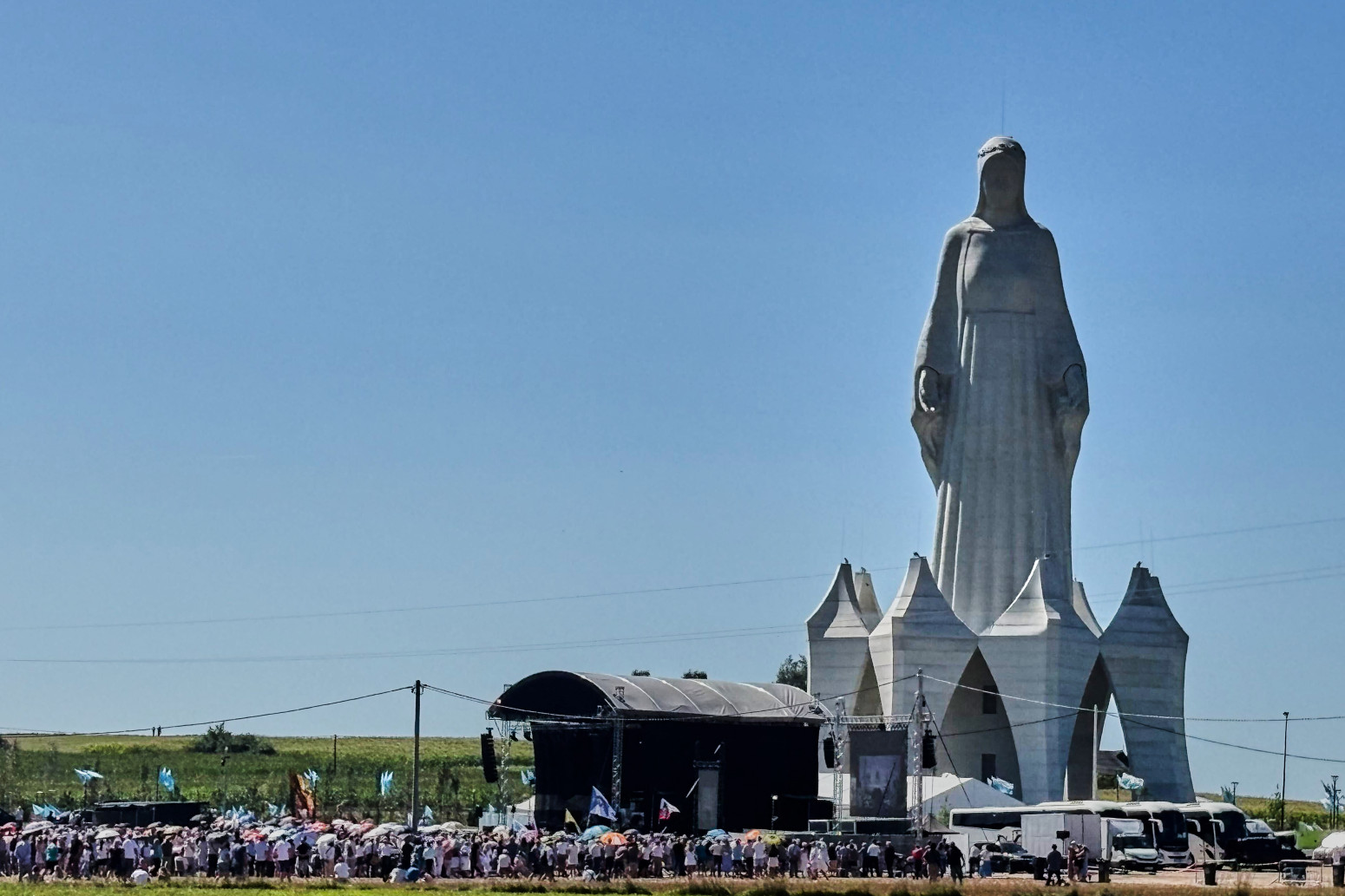 Visoka 55 metara, a u kruni ima vidikovac: Otkrivena statua Bogorodice, viša od Hrista u Riu FOTO