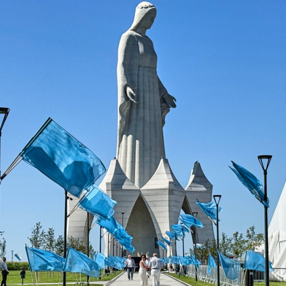 Visoka 55 metara, a u kruni ima vidikovac: Otkrivena statua Bogorodice, viša od Hrista u Riu FOTO