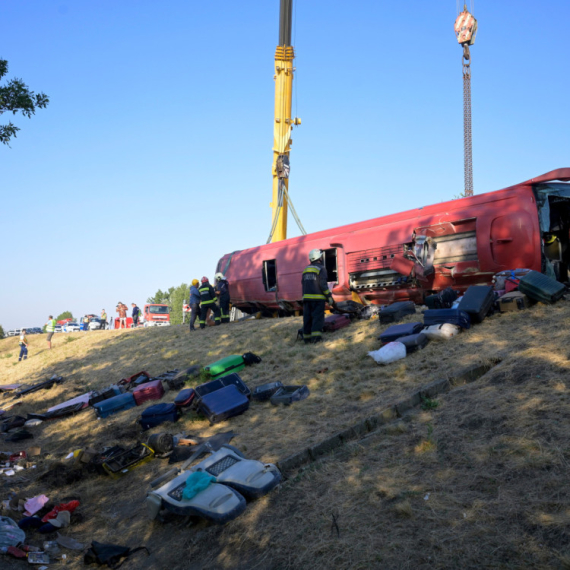 Jeziva nesreća u Mađarskoj: Autobus pun putnika sleteo u jarak; Mnogo mrtvih FOTO
