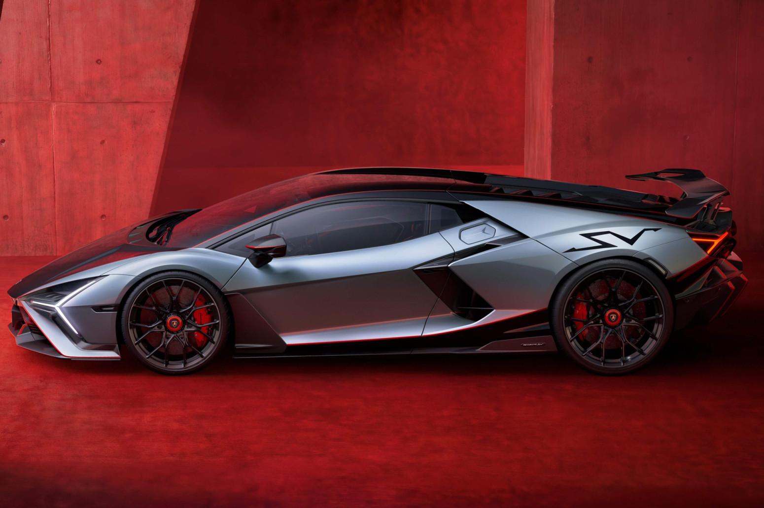 Do 100 km/h za 2,4 sekunde: Lamborghini predstavio svoj najmoćniji automobil! FOTO