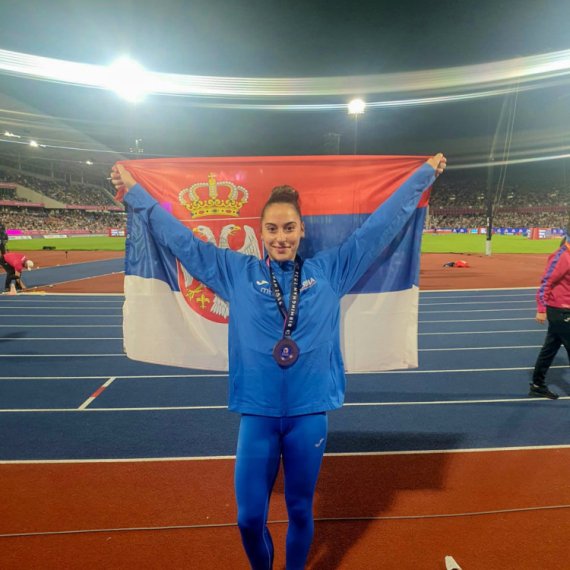 Medalja za Adrianu Vilagoš!