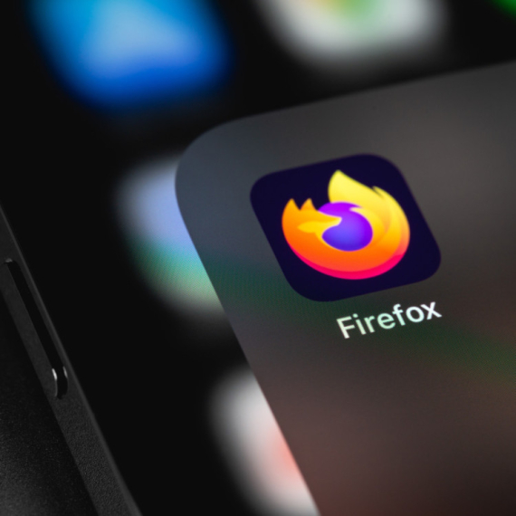 Firefox uvodi ugrađeni ad blocker na iPhone: Kraj za dosadne reklame?