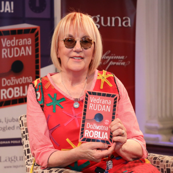 "Umreti bez stresa", "U zemlji krvi i idiota"... Sve knjige Vedrane Rudan koje čita ceo svet