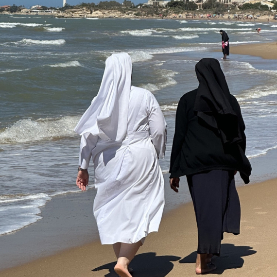 Izbio "sveti rat" zbog plažnog bara: Časne sestre se pobunile, imaju jak razlog