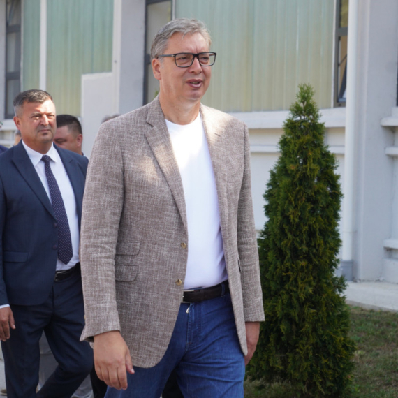 Vučić sutra u poseti Severnobanatskom okrugu; Obilazi preduzeća i razgovara sa građanima
