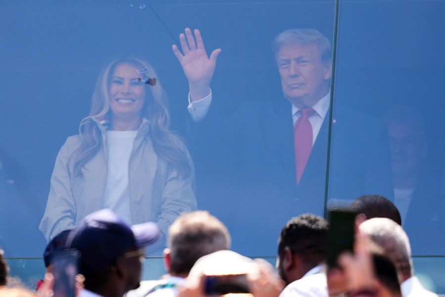 Tramp je vara? Melanija besna; Isplivale poruke sa bliskom saradnicom FOTO