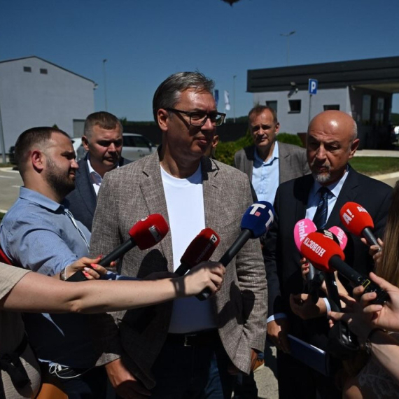 Vučić obišao fabriku za borbene sisteme: "Pravićemo neke od najmodernijih dronova – one od 30.000 evra"