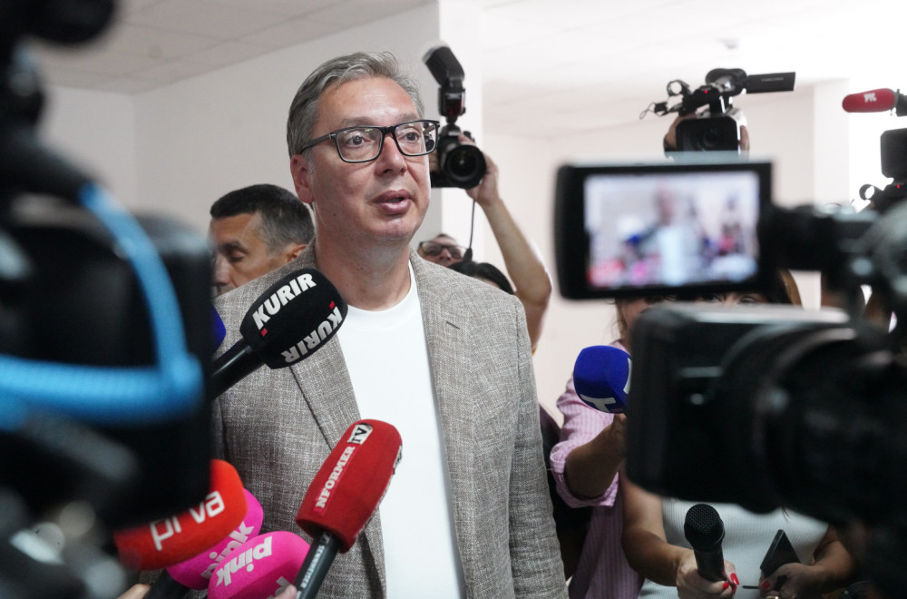 Devojčica pitala Vučića da se renovira škola, on odmah reagovao: "Naravno da ćemo da renoviramo" VIDEO