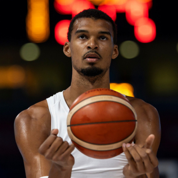 Zagrevanje u Areni – Vembanjama dočekan zvižducima VIDEO