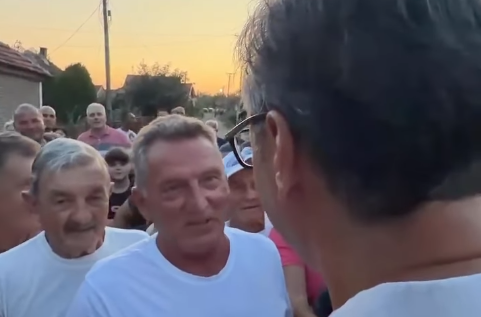 Vučić sreo bivšeg nadređenog iz vojske; Prisetili se dana u uniformi: "Ja sam Vas prvi izabrao" VIDEO