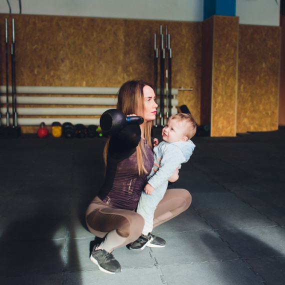 Mama influenserka se snimala u teretani: Usledila lavina komentara kada su videli gde je njena beba VIDEO