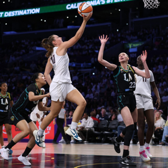 Nezapamćene scene u WNBA – prekinute dve utakmice zbog ubacivanja seksualnih igračaka na teren VIDEO